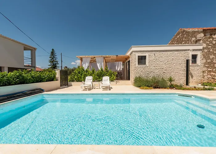 Varos With Shared Pool Ugljan