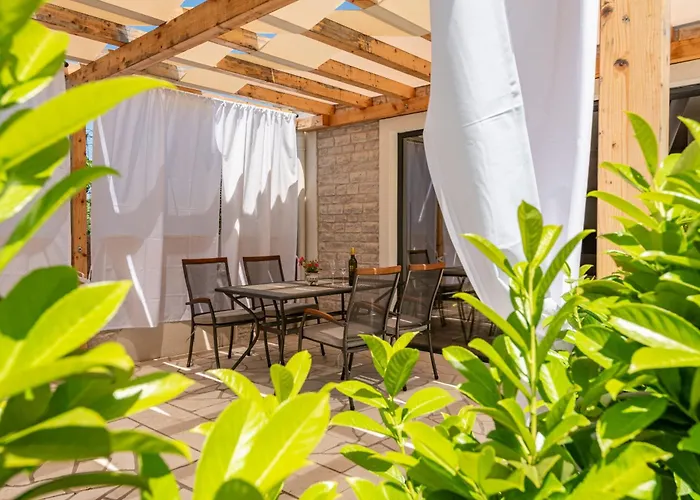 Appartement Varos With Shared Pool