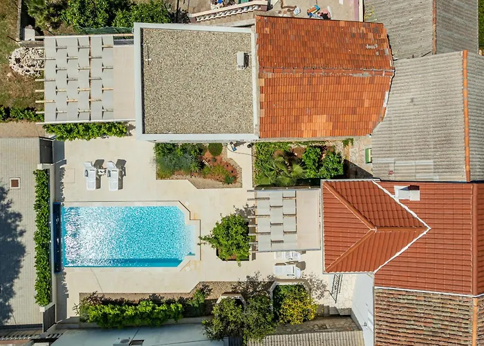 Varos With Shared Pool Appartement Ugljan