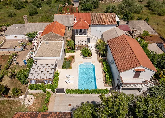 Varos With Shared Pool Ugljan