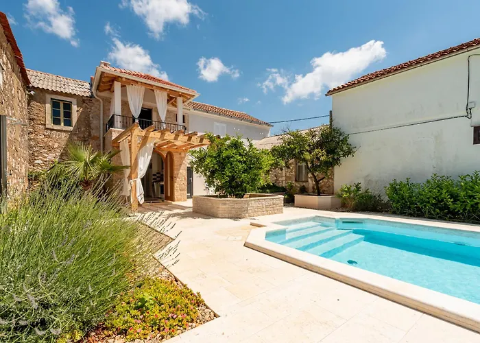 Varos With Shared Pool