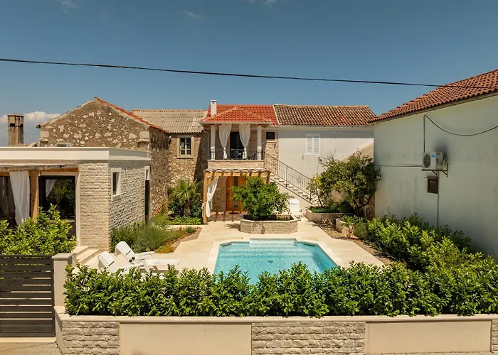 Varos With Shared Pool * Ugljan